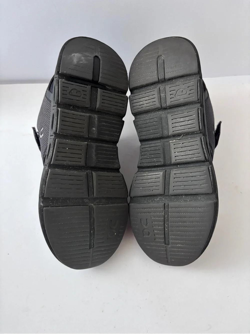 On Cloud Play Youth Slip On Triple Black Running Sneaker Shoes US Kids Size 12.5